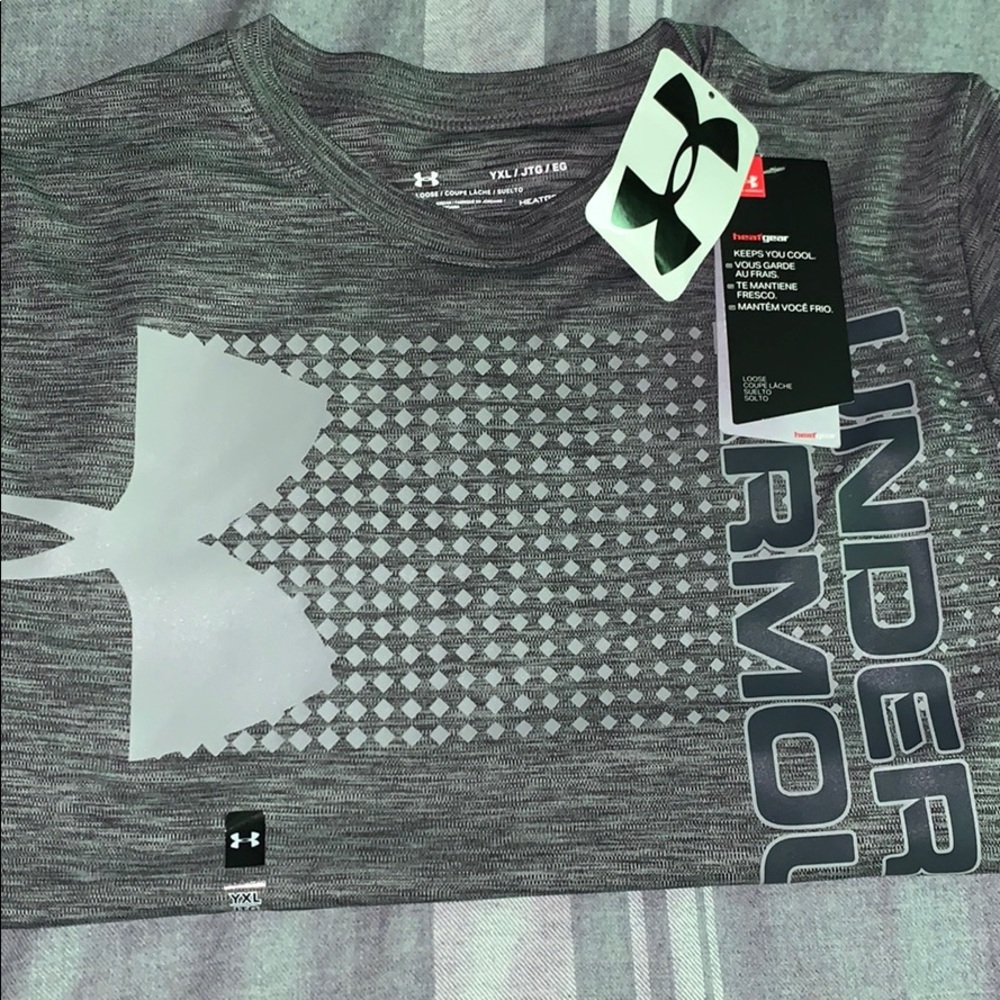 Boys UA Under Armour heat gear shirt. Size YXL